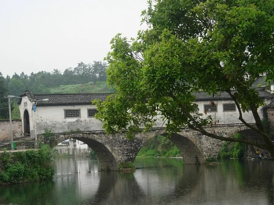 Wooden Arch Bridge Construction — traditional crafts tradition