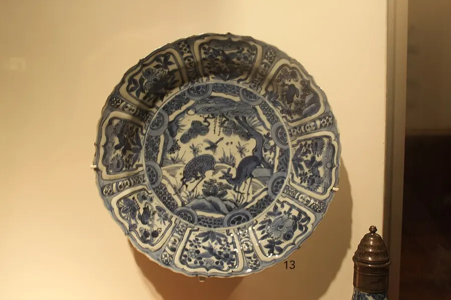 Ming dynasty blue-and-white porcelain vase